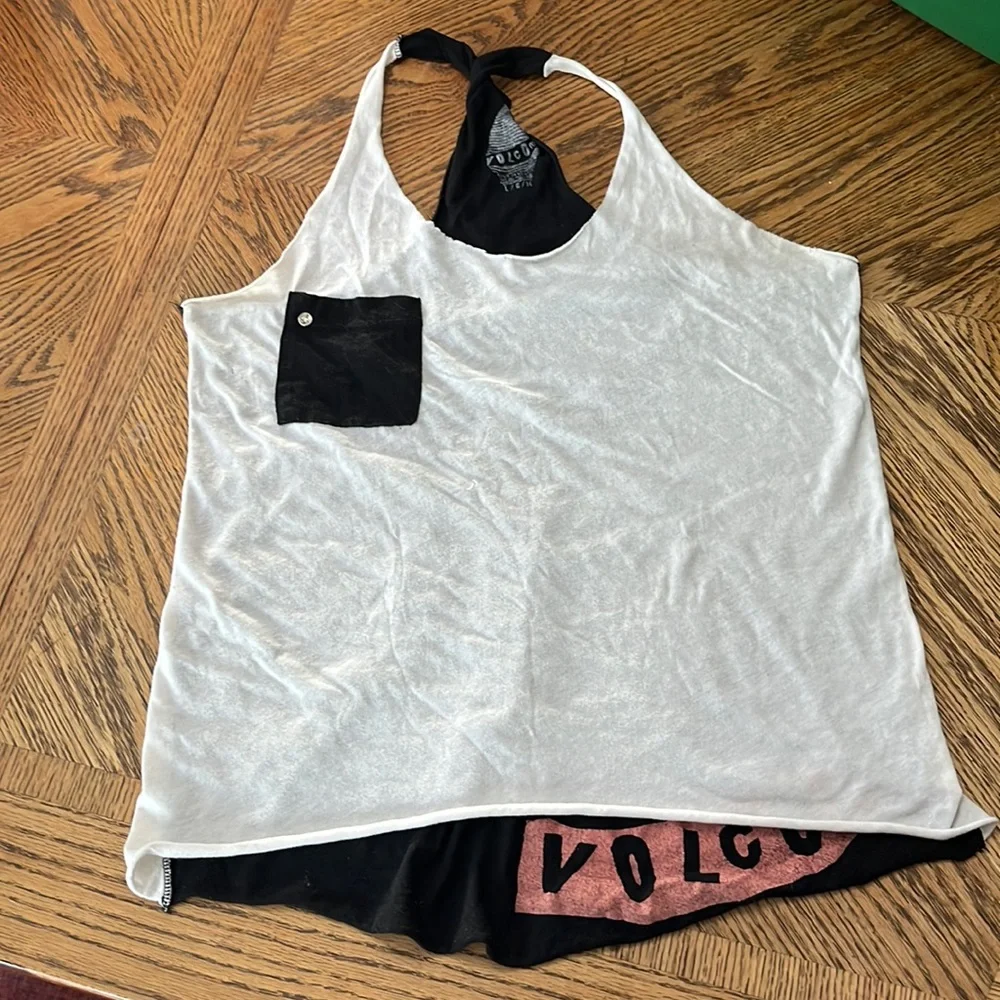 Volcom tank - Picture 1 of 4